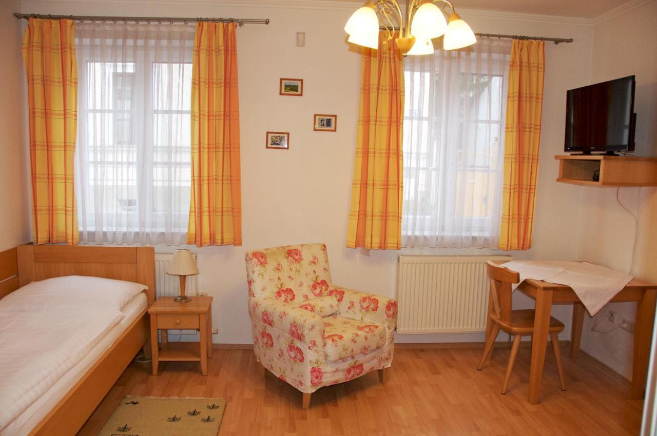 Privatzimmer Familie Schwarz Виена Стая снимка